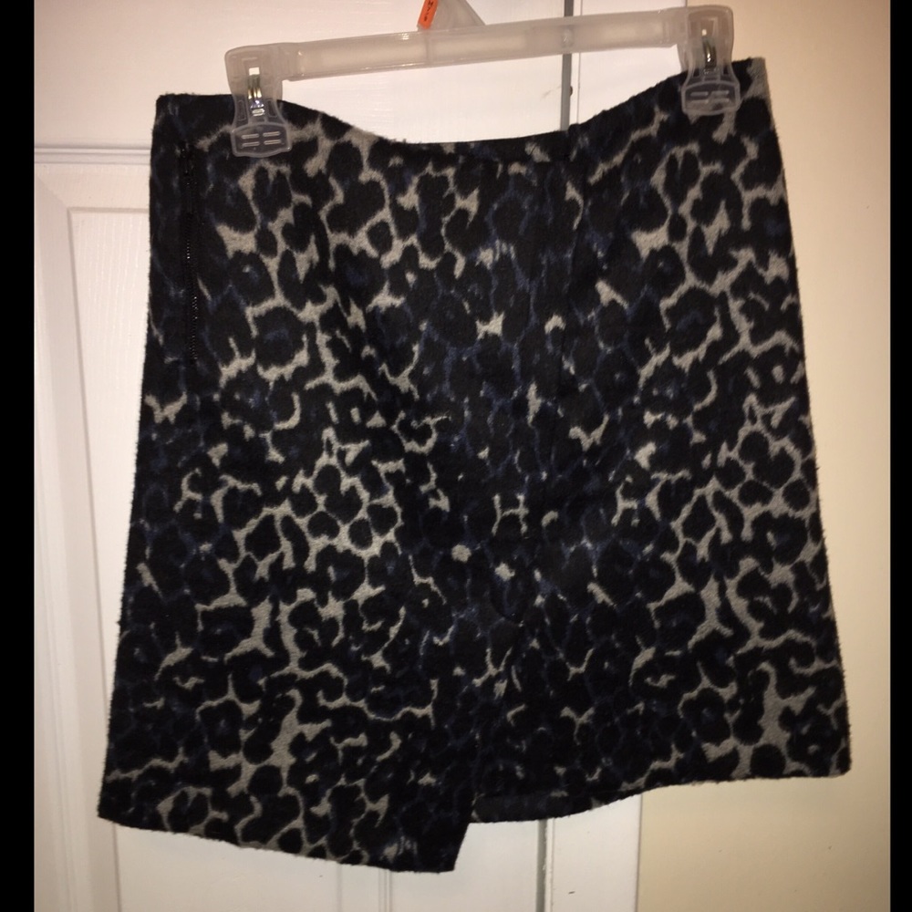 Snow Leopard Winter Skirt - Picture 5 of 8